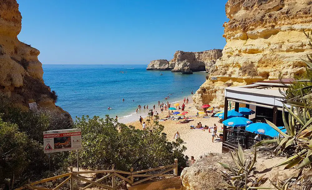 How to get to Praia da Marinha